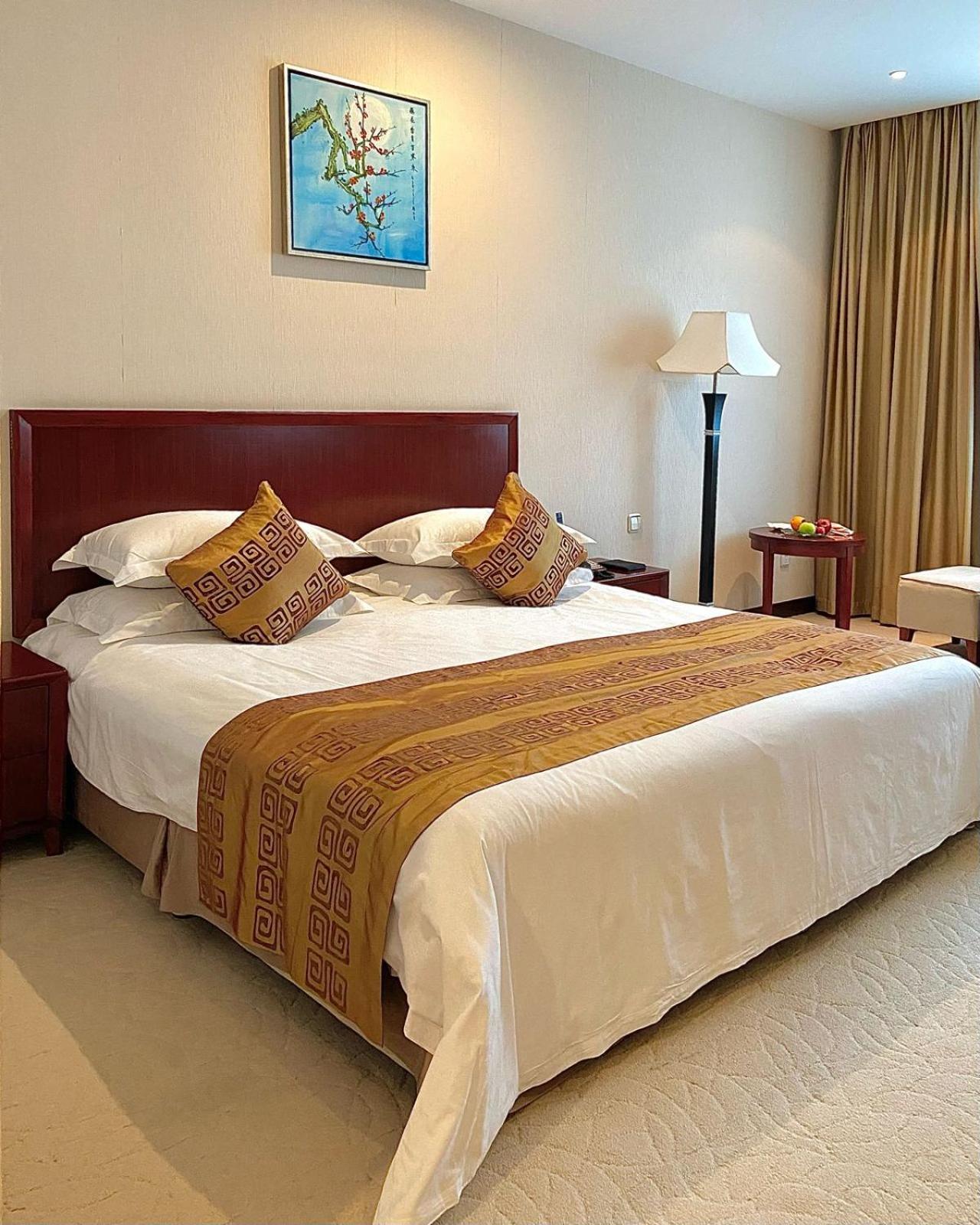 Beijing Palace Soluxe Hotel Astana Екстериор снимка A bed runner
