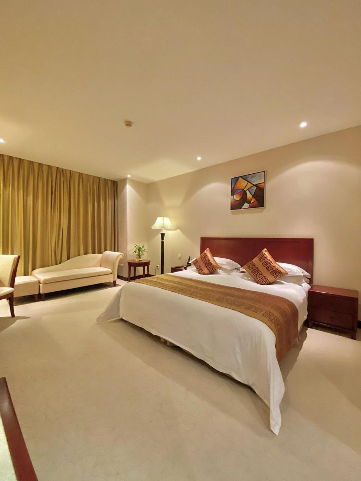 Beijing Palace Soluxe Hotel Astana Екстериор снимка A bedroom at the hotel