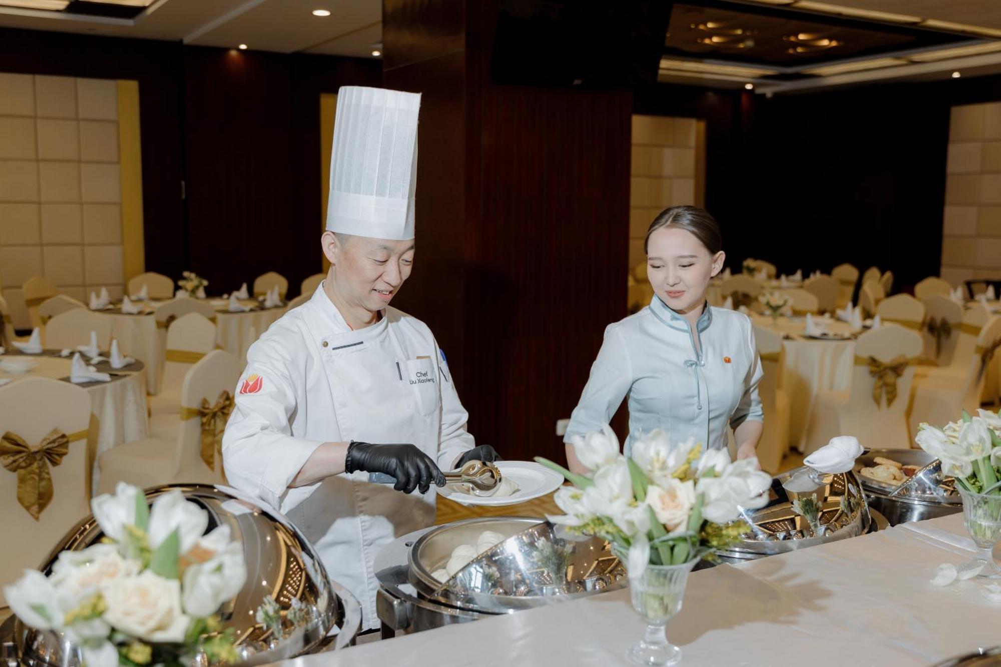 Beijing Palace Soluxe Hotel Astana Екстериор снимка A buffet at a wedding reception