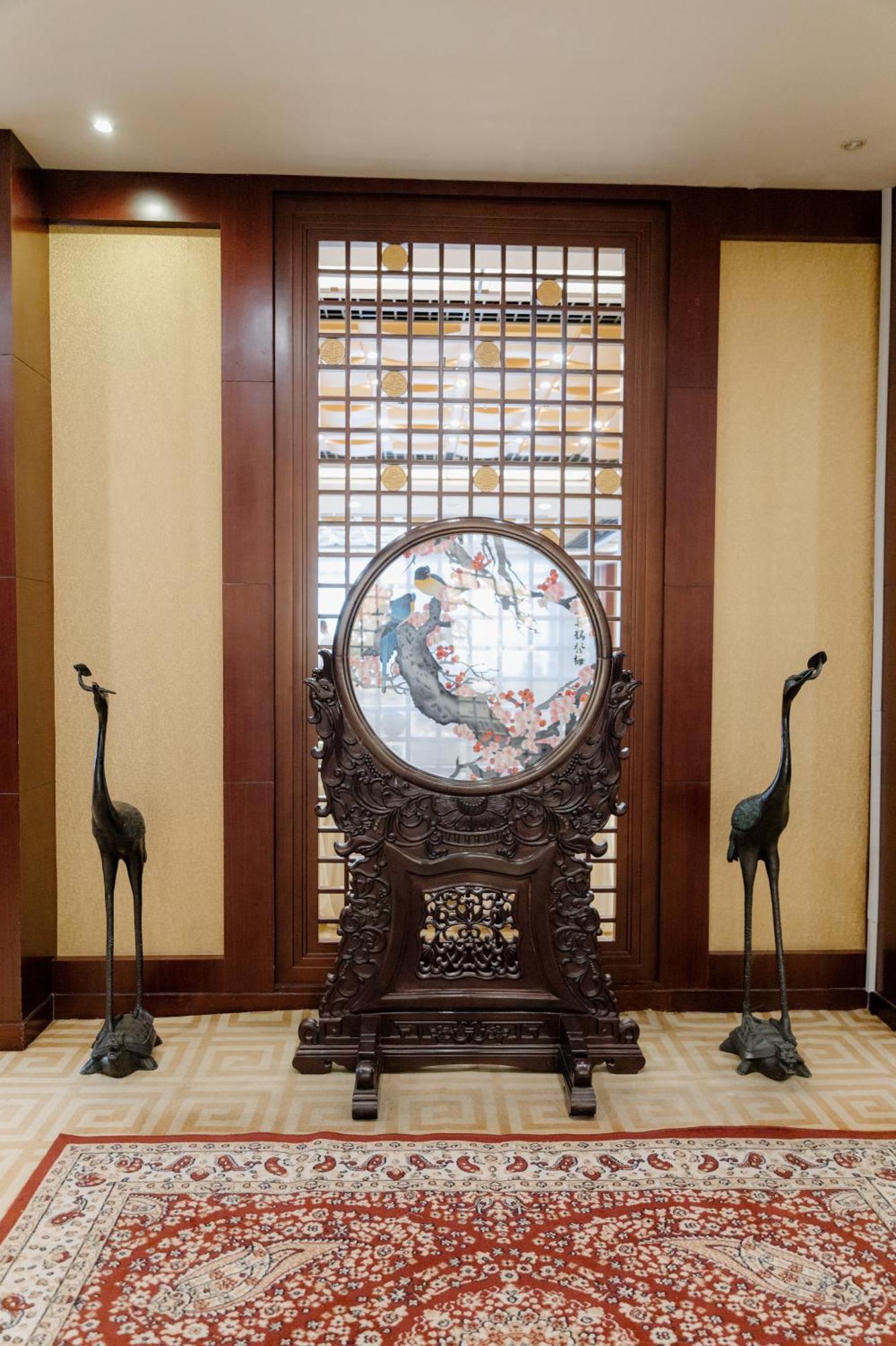 Beijing Palace Soluxe Hotel Astana Екстериор снимка A Chinese mirror